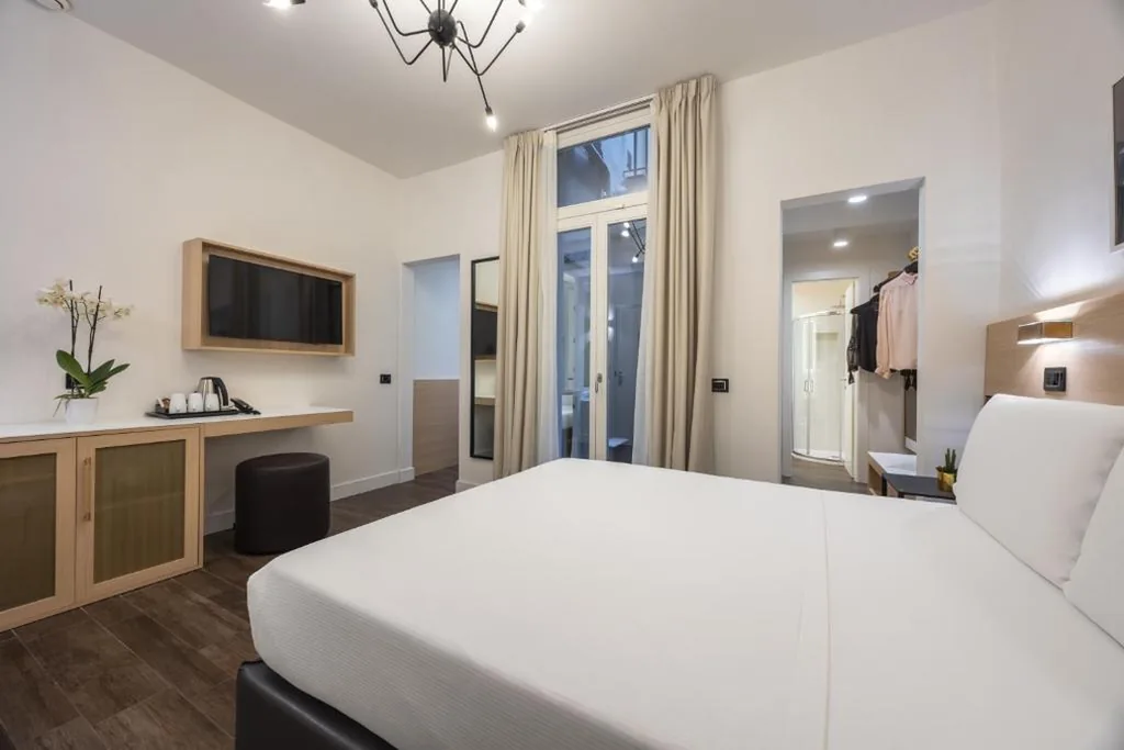 Camera Tripla Deluxe — Globus Urban Hotel