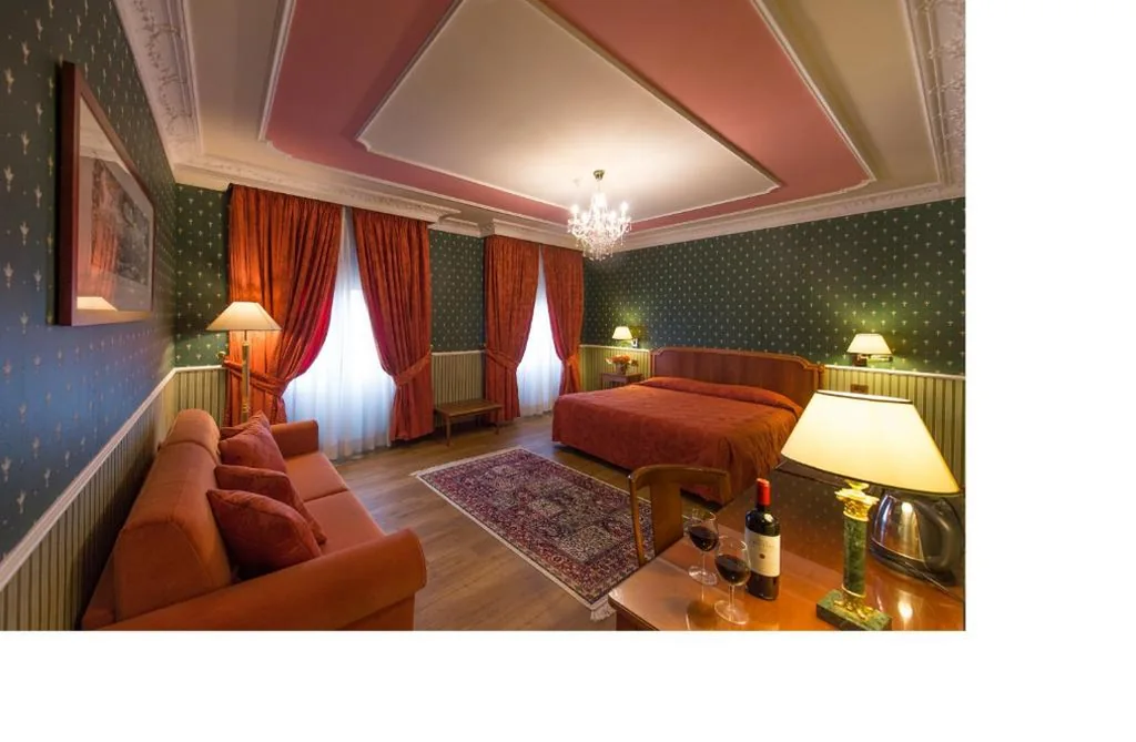 Camera Tripla Deluxe — Strozzi Palace Hotel