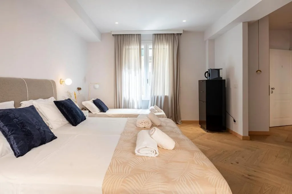 Camera Tripla Deluxe — The Old Palace- Luxury Suites Signoria