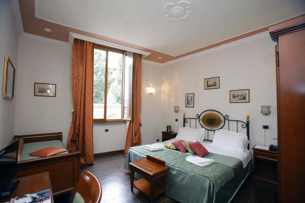 Triple Room — Domus Florentiae Hotel