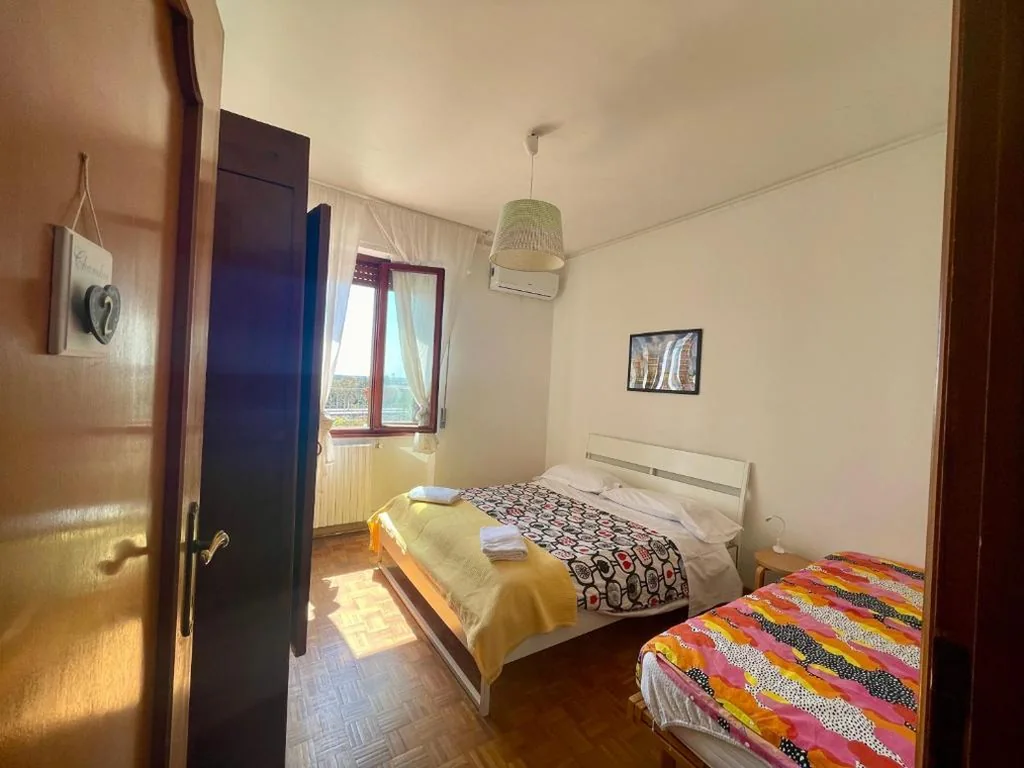 Economy Triple Room with Shared Bathroom — B&B Colombo