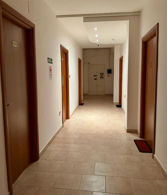 Camera Tripla Economy con Bagno in Comune — THE SHUTTLE ROOMS – al porto – fortezza – vicino Prefettura