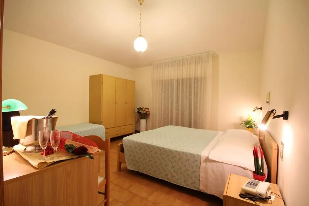 Camera Tripla Economy - Dependance — Hotel Villa Luca