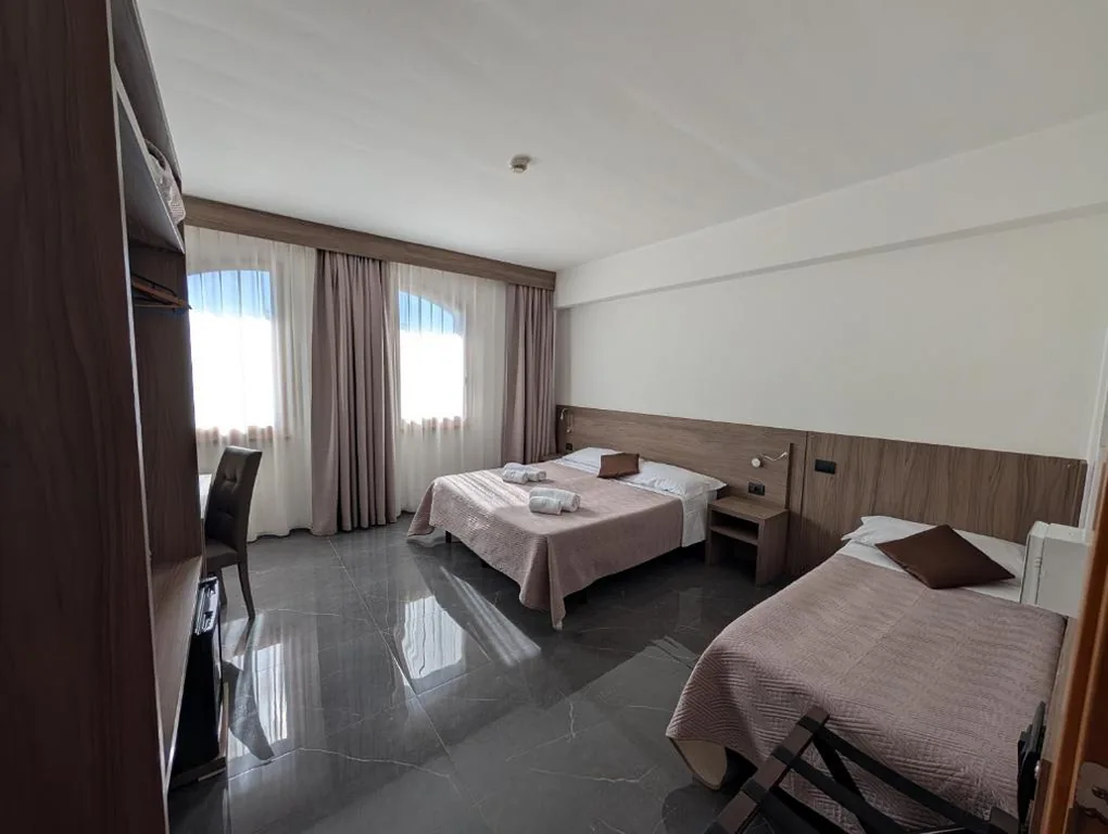 Camera Tripla Economy — Hotel Carignano