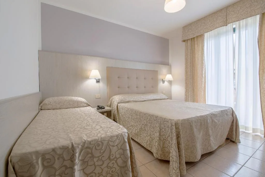 Camera Tripla Economy — Hotel Dei Tigli