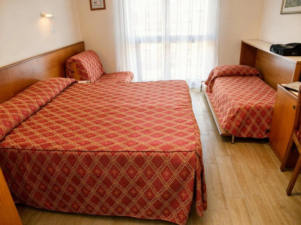 Camera Tripla Economy — Hotel La Vela