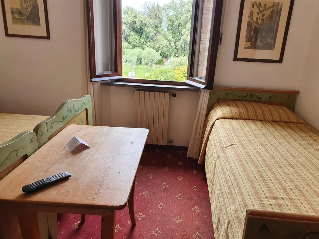 Economy Triple Room — Villa Nencini