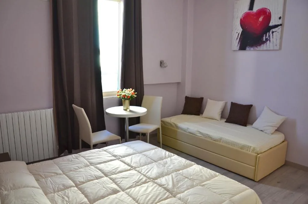 Triple Room — Florence Stadium B&B