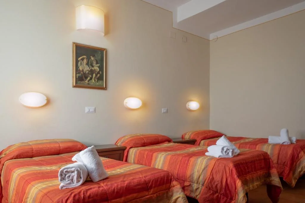 Triple Room — Foresteria Valdese di Firenze