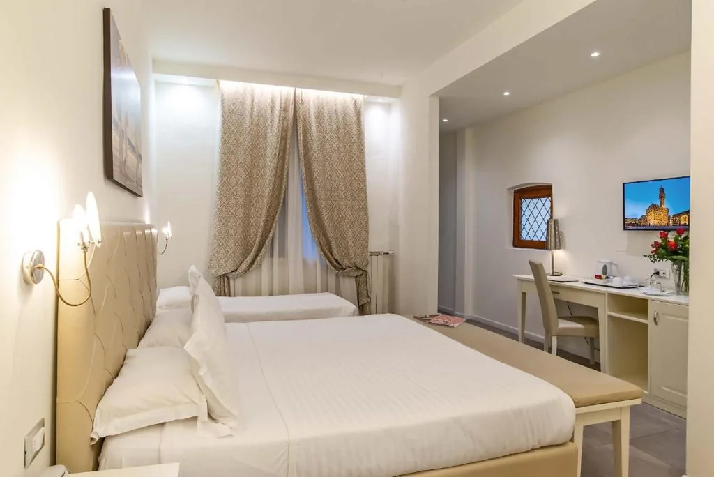 Triple Room — Hotel Accademia