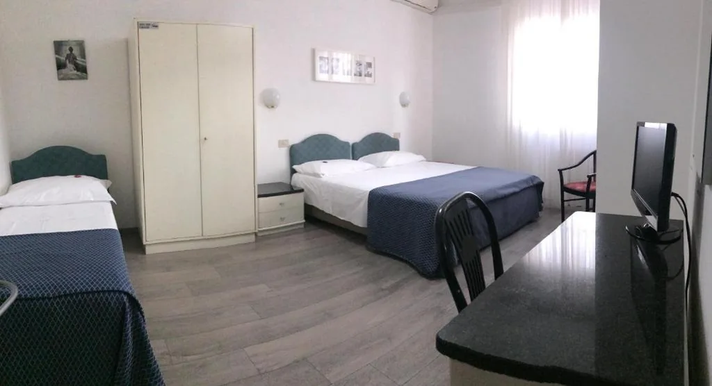 Triple Room — Hotel Capitol