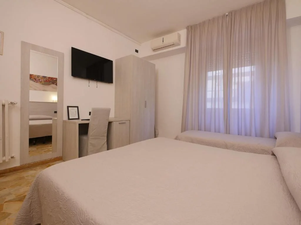 Triple Room — Hotel Careggi
