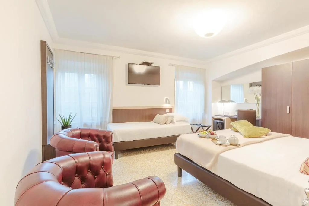 Camera Tripla — Hotel Hambros – Il Parco in Villa Banchieri