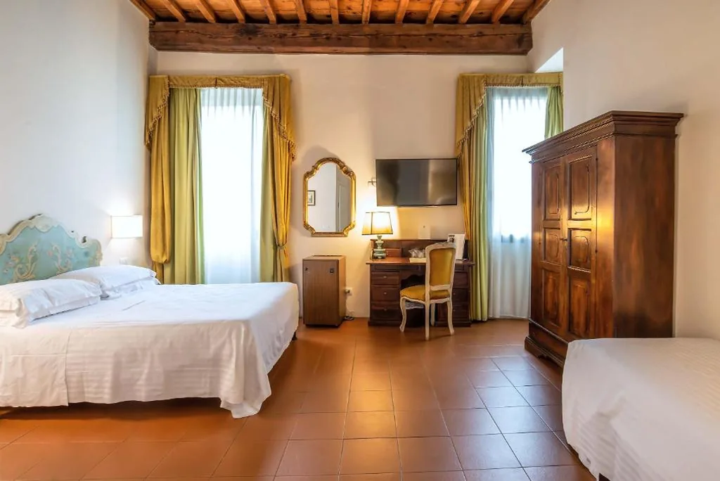 Triple Room — Hotel Machiavelli Palace