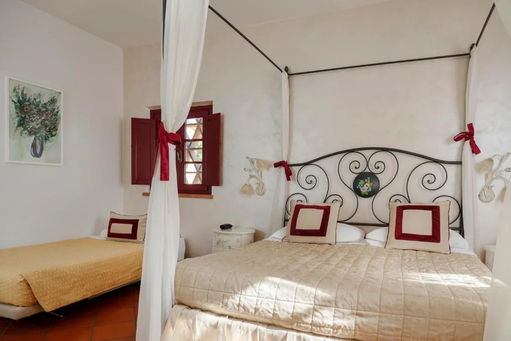 Camera Tripla — Hotel & Restaurant Casolare Le Terre Rosse
