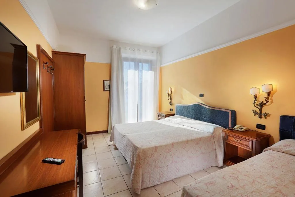 Camera Tripla — Hotel Salus