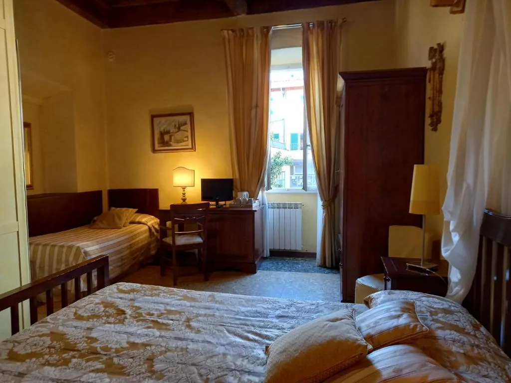 Camera Tripla — Hotel Tourist House