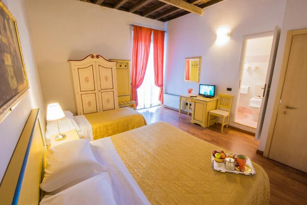 Triple Room — Hotel Vasari