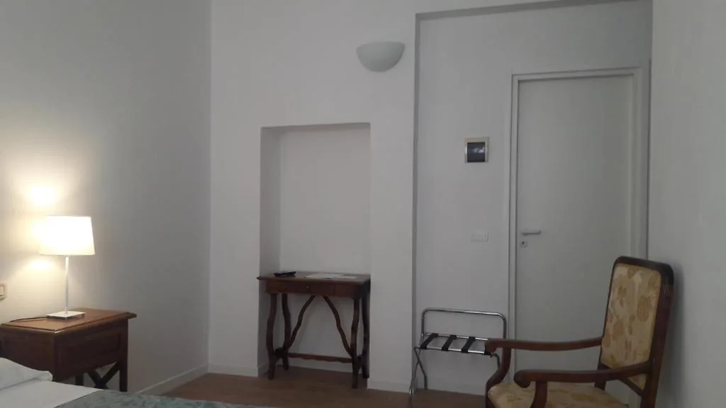Triple Room — Il Grifo Camere e Suites