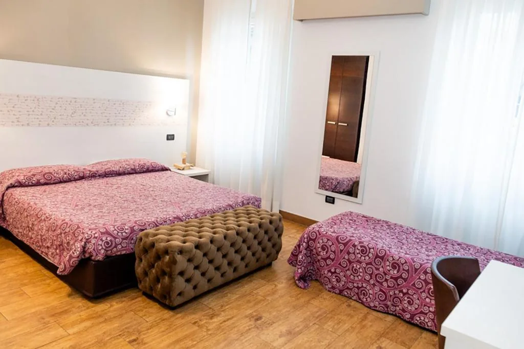Camera Tripla — Locanda dei Poeti Rooms & Apartments