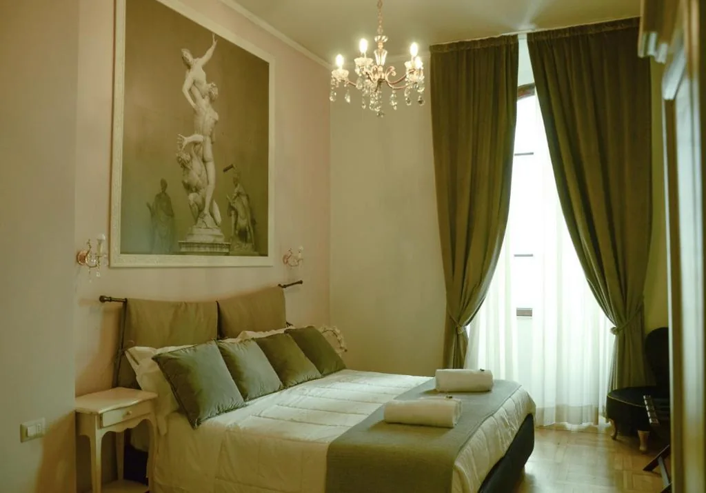 Camera Tripla Luxury — B&B Dimora Sassetti 6