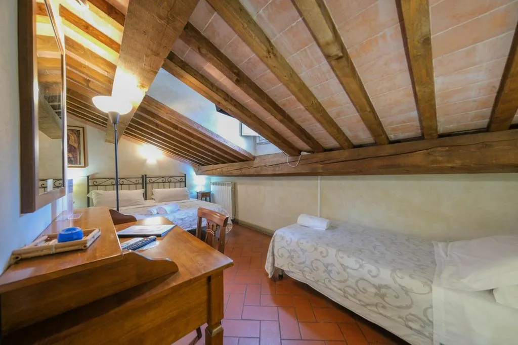 Camera Tripla — San Tommaso