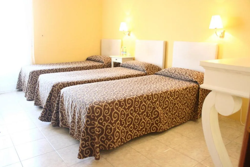Standard Triple Room — Hotel Alex