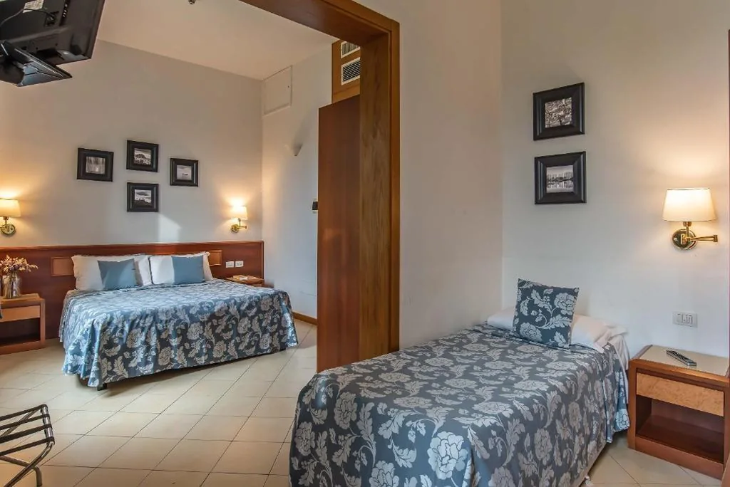 Standard Triple Room — Hotel Bonifacio
