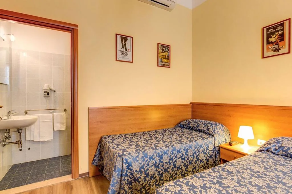 Standard Triple Room — Hotel Romagna