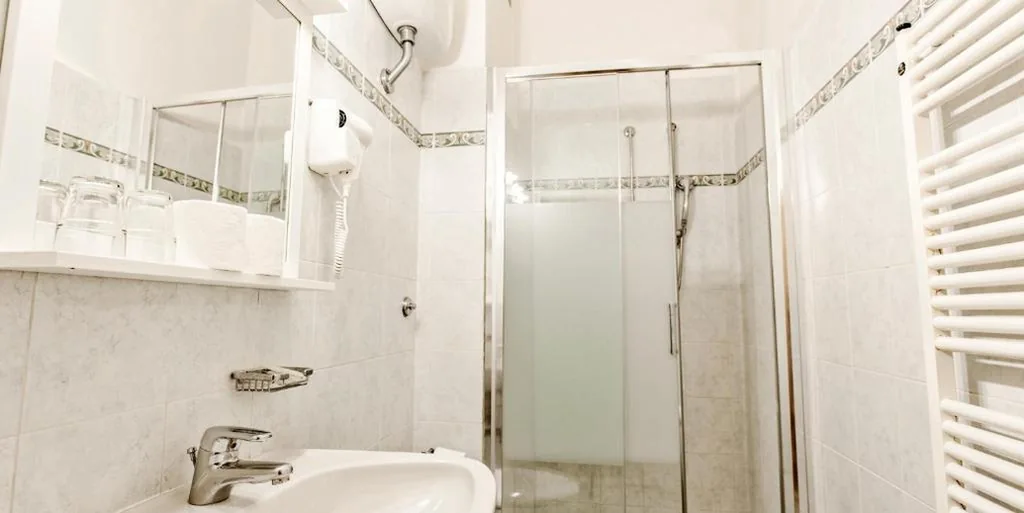 Camera Tripla Standard — Hotel St. James