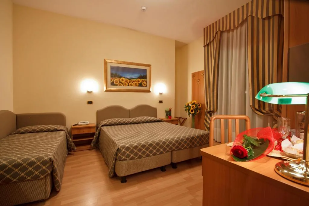 Camera Tripla Standard — Hotel Villa Luca