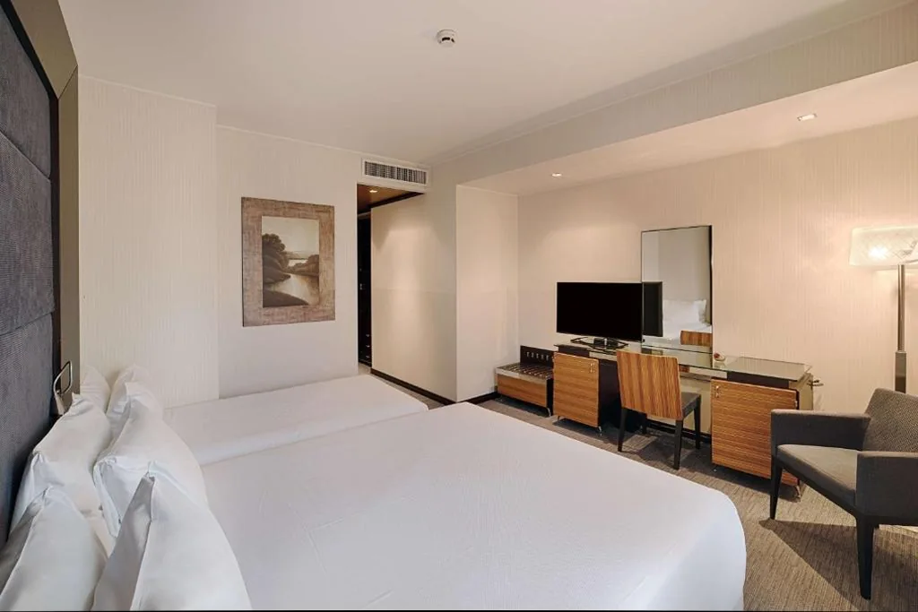 Standard Triple Room — NH Siena