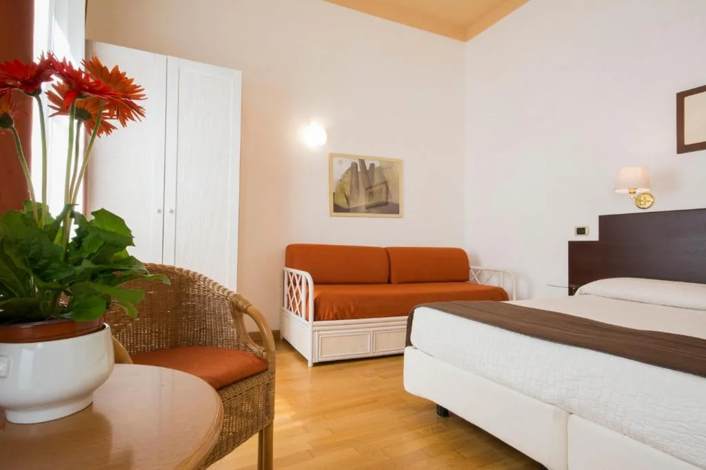 Camera Tripla Standard — Piazza Paradiso Accommodation