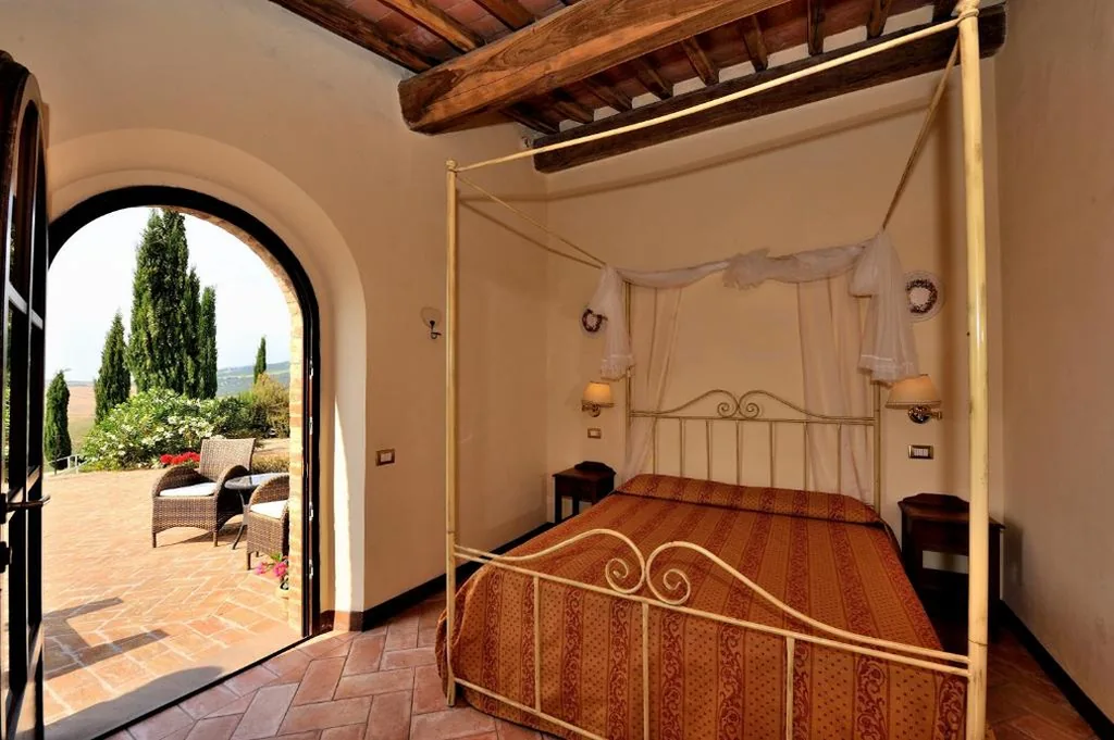 Camera Tripla Superior con Terrazza — Agrihotel Il Palagetto
