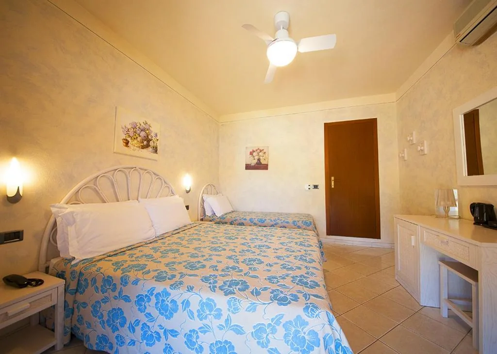 Superior Triple Room with Sea View — Hotel Danila