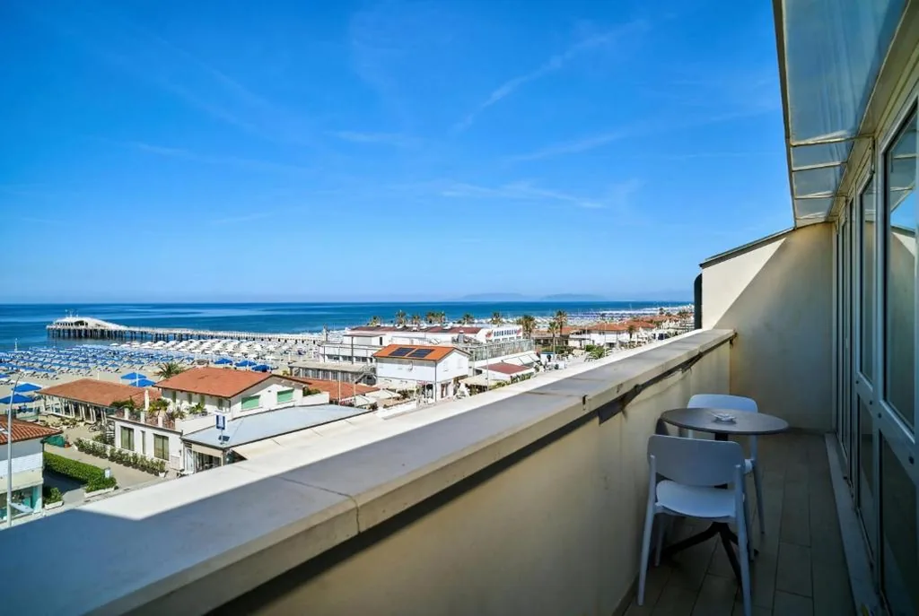 Camera Tripla Superior con Vista Mare — Hotel La Vela