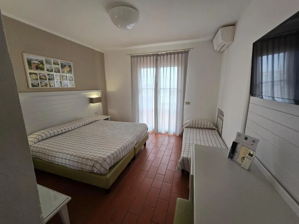 Camera Tripla Superior con Vista Mare — Hotel Mare