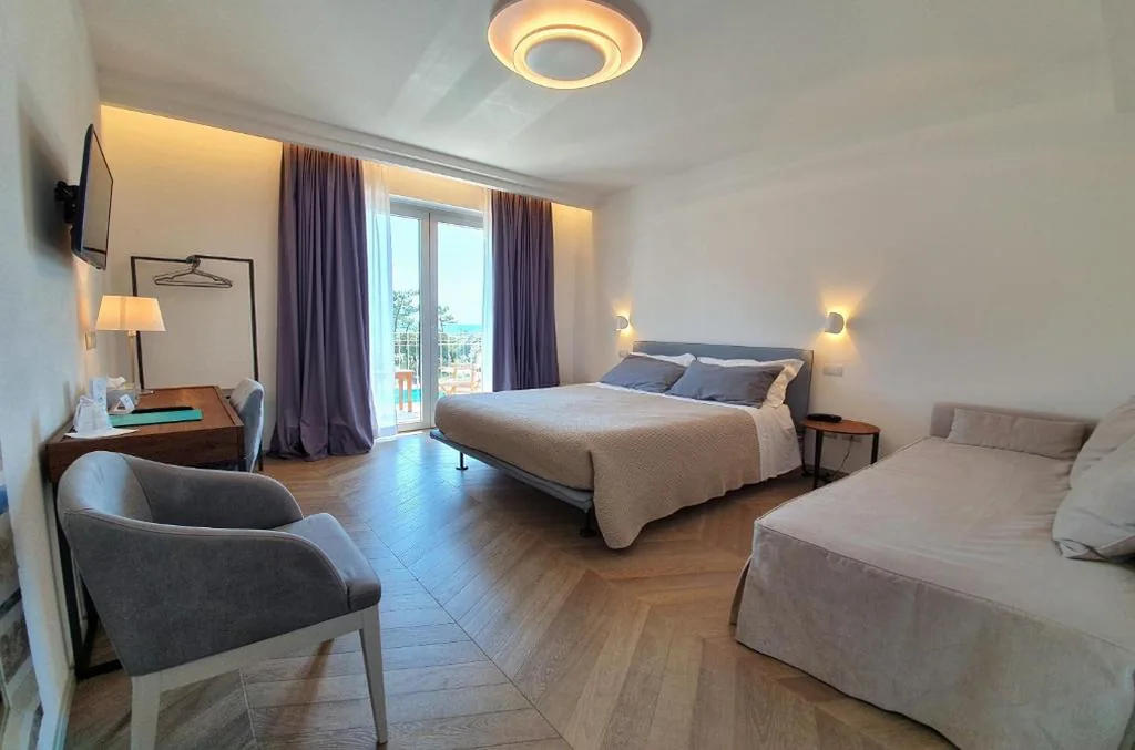 Superior Triple Room with Sea View — Hotel Villa Elsa