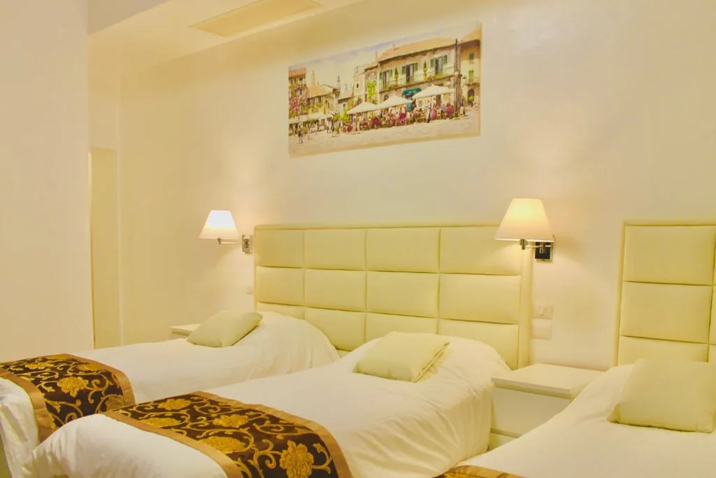 Superior Triple Room — Hotel 900 Toscana