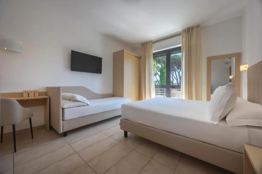 Superior Triple Room — Hotel Acapulco