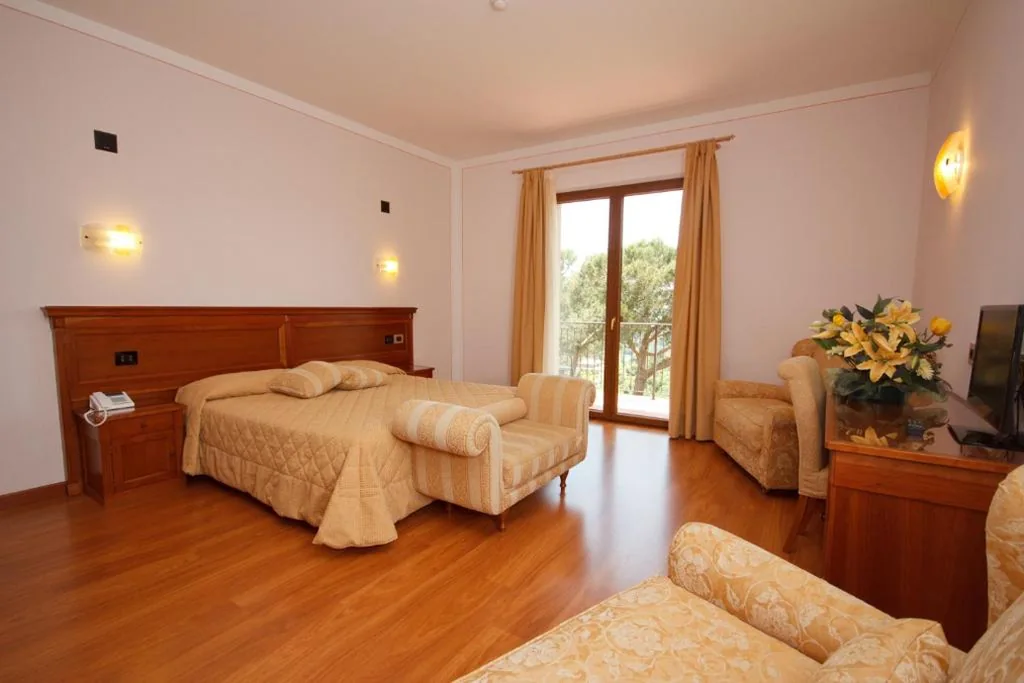 Camera Tripla Superior — Hotel Panoramic Montepulciano