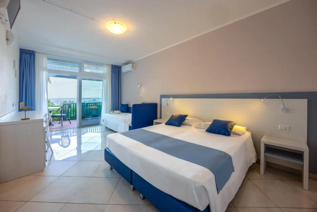Superior Triple Room — Hotel Paradiso