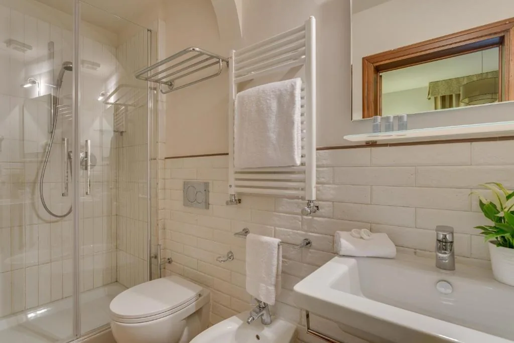 Superior Triple Room — Locanda Dei Guelfi