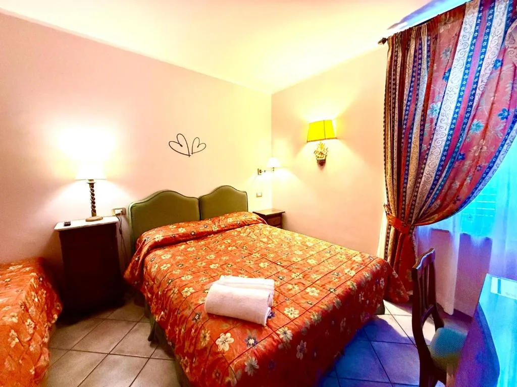 Triple Room — Villa Le Camelie Siena