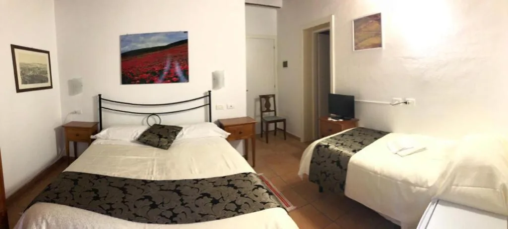 Triple Room — Villa Tuscany Siena