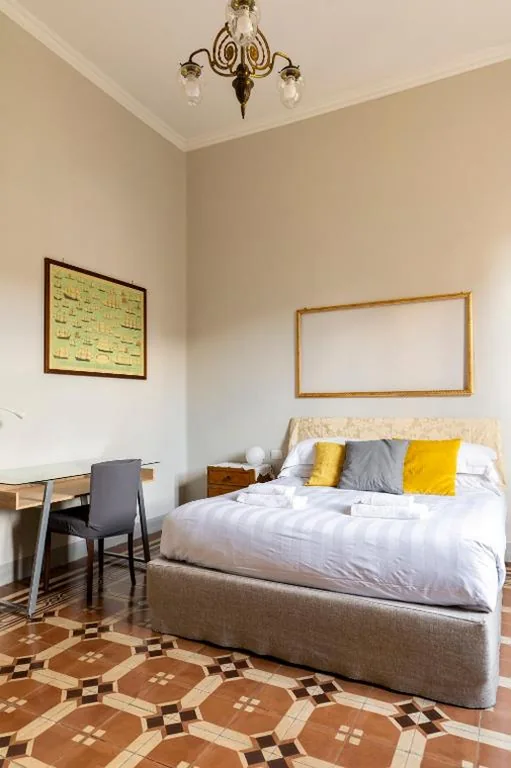 Camere con bagno privato in Villa con giardino
