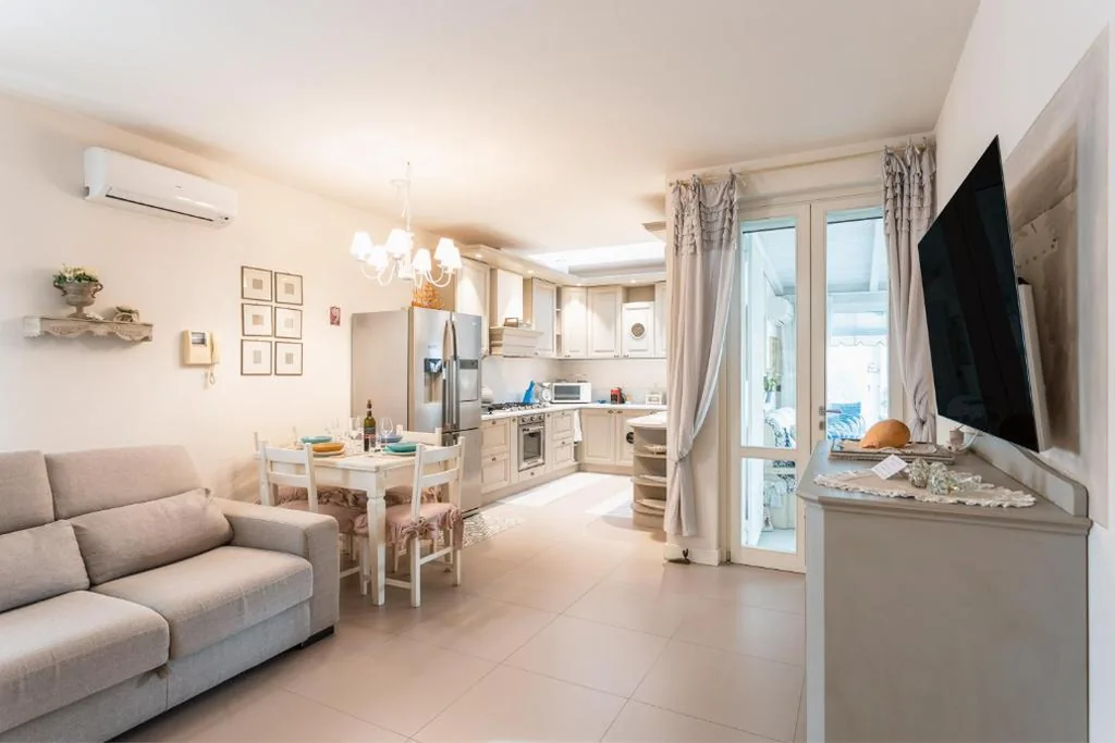 Casa con 2 Camere da Letto — Ampio appartamento con giardino e due camere – Viareggio centro