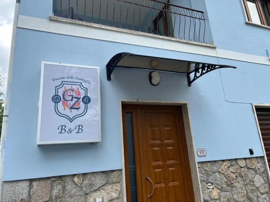 Three-Bedroom House — B&B Ducato delle Seimiglia