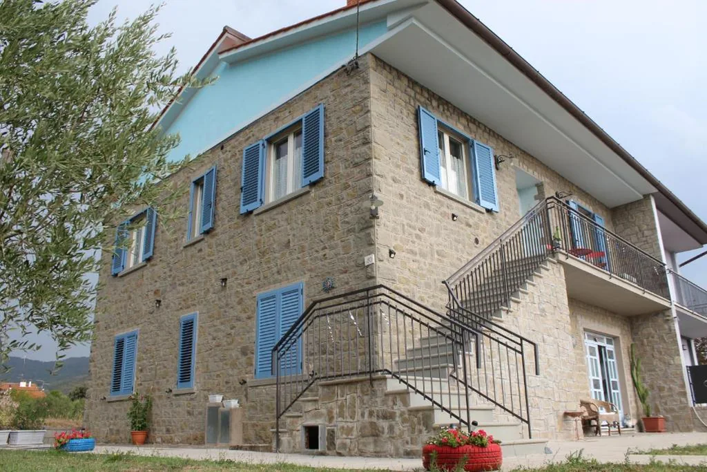 Casa con 3 Camere da Letto — sole di campagna