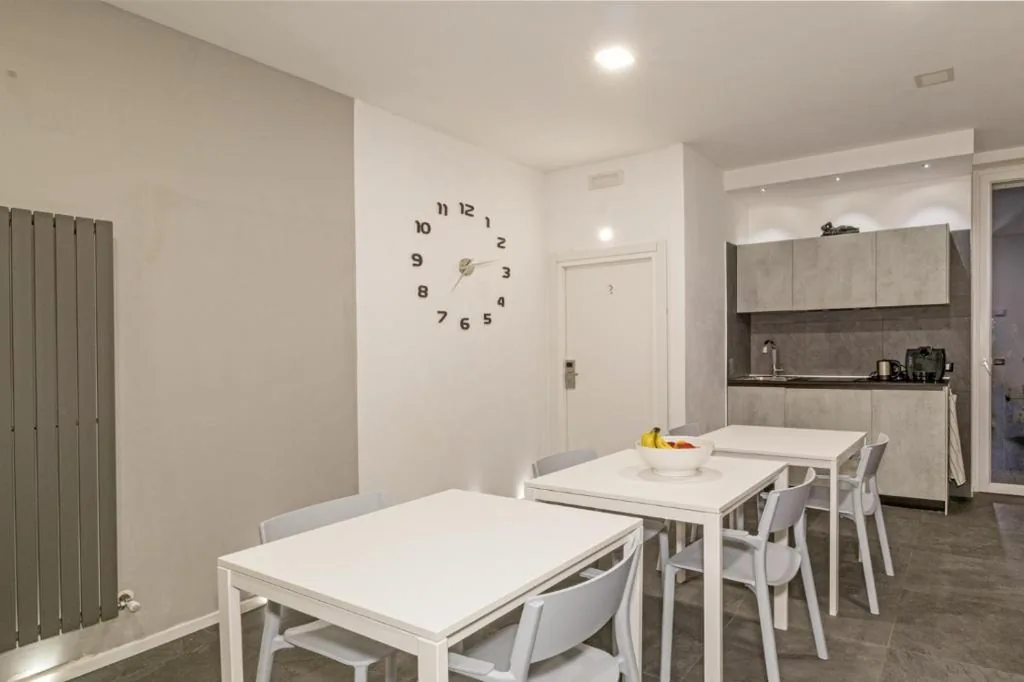 Casa Mirko – B & B con stazione ricarica auto elettriche parcheggio privato auto moto biciclette